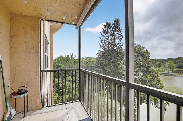 3001 W Rolling Hills Circle 501, Davie, FL 33328