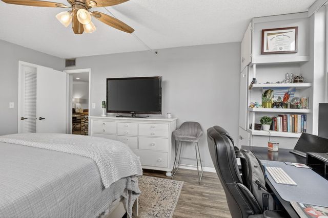 3001 W Rolling Hills Circle 501, Davie, FL 33328