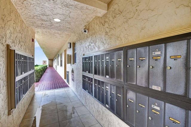 3001 W Rolling Hills Circle 501, Davie, FL 33328