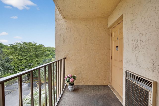 3001 W Rolling Hills Circle 501, Davie, FL 33328