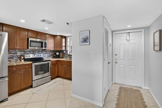 3001 W Rolling Hills Circle 501, Davie, FL 33328