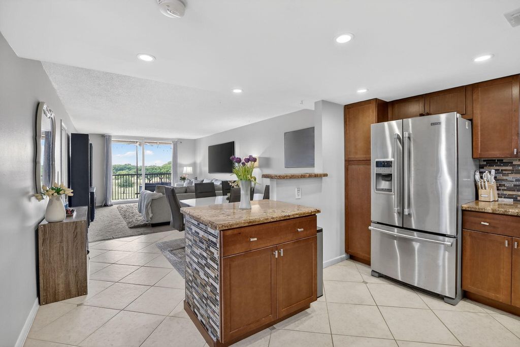 3001 W Rolling Hills Circle 501, Davie, FL 33328