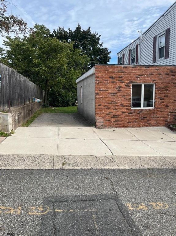 133 Dixon Ave, Paterson City, NJ 07501 — photo 2
