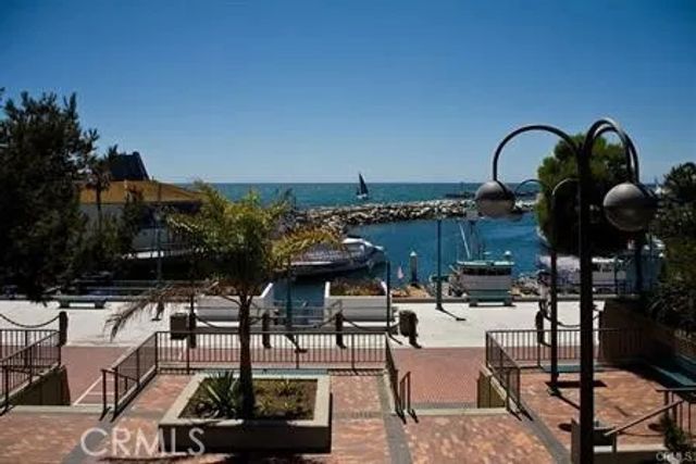 610 The Village 312, Redondo Beach, CA 90277