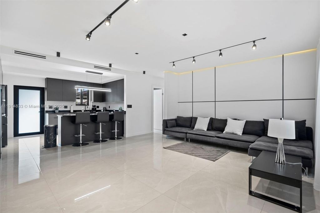 1101 N 14th Ave, Hollywood, FL 33020