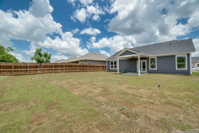 166 Lost Maples Way, Marion, TX 78124