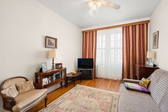 325 Tappan St 6, Brookline, MA 02445