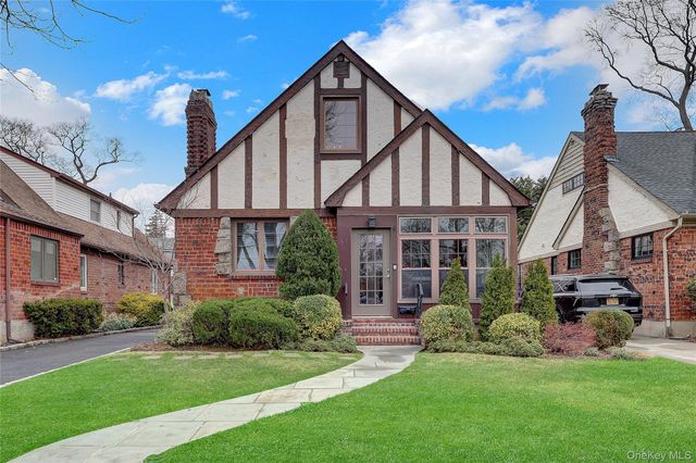 37 Fountain Avenue, Rockville Centre, NY 11570