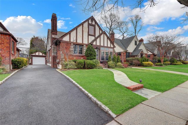37 Fountain Avenue, Rockville Centre, NY 11570