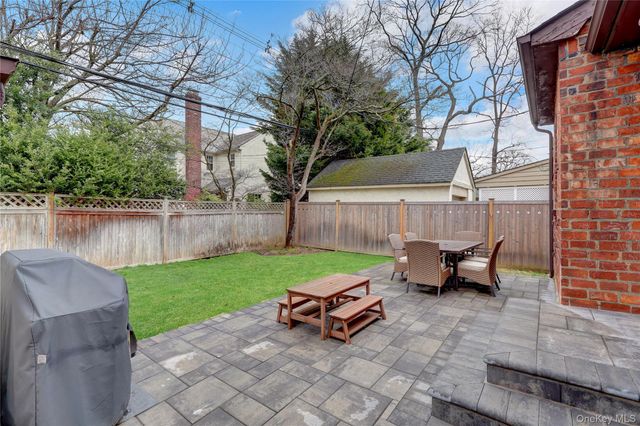 37 Fountain Avenue, Rockville Centre, NY 11570