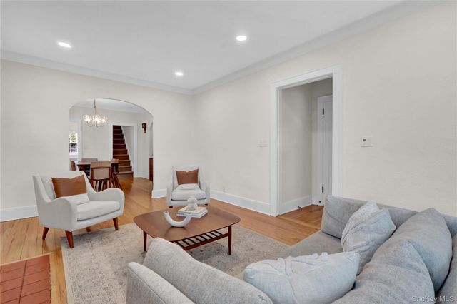 37 Fountain Avenue, Rockville Centre, NY 11570