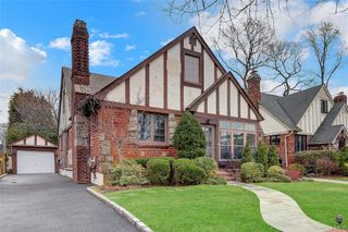 37 Fountain Avenue, Rockville Centre, NY 11570