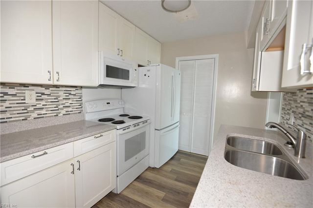 3288 Page Ave Apt 1004, Virginia Beach, VA 23451