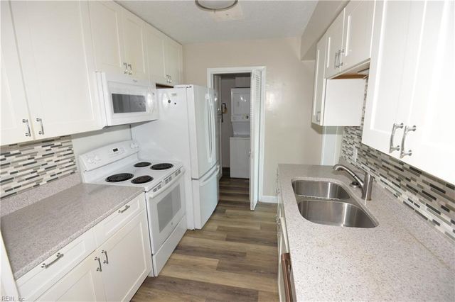 3288 Page Ave Apt 1004, Virginia Beach, VA 23451