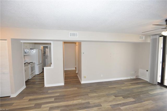 3288 Page Ave Apt 1004, Virginia Beach, VA 23451