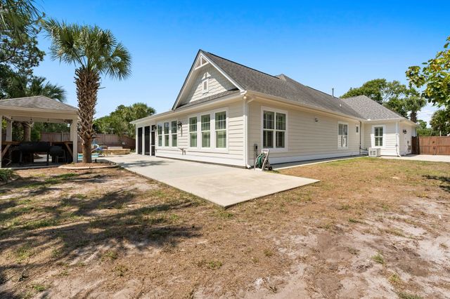 5915 Woodside Ave., Myrtle Beach, SC 29577