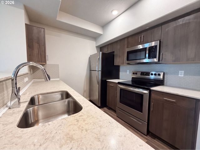 16417 Nw CHADWICK Way 203, Portland, OR 97229