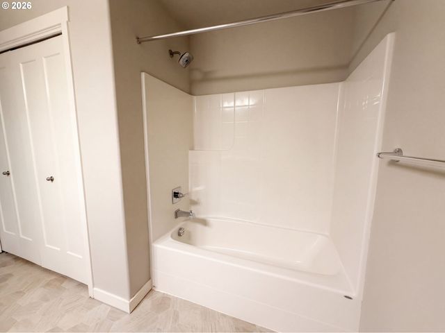 16417 Nw CHADWICK Way 203, Portland, OR 97229