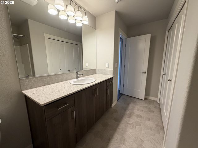 16417 Nw CHADWICK Way 203, Portland, OR 97229