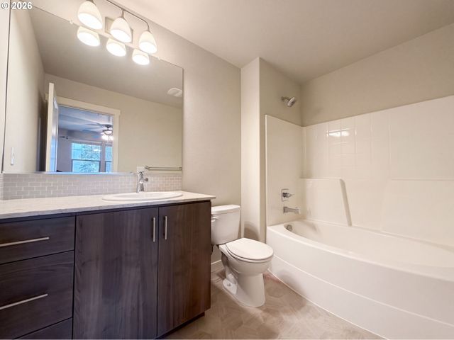 16417 Nw CHADWICK Way 203, Portland, OR 97229