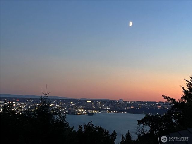 4710 Silver Bow Road NE, Tacoma, WA 98422