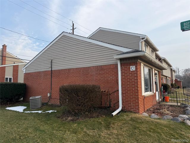 8066 Coventry Street, Westland, MI 48185