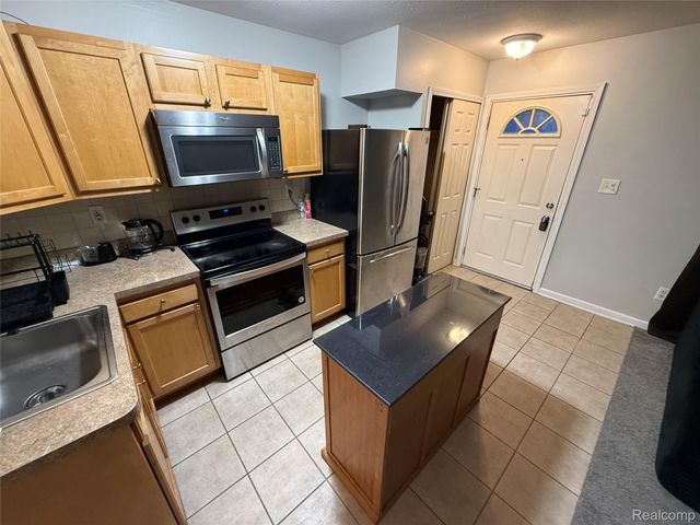 8066 Coventry Street, Westland, MI 48185