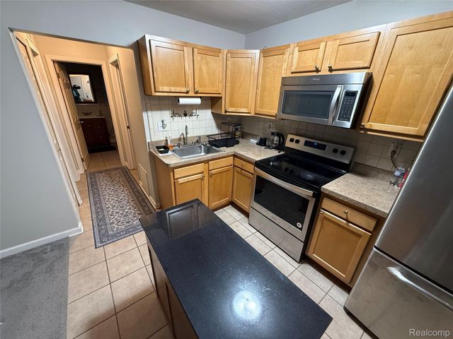 8066 Coventry Street, Westland, MI 48185