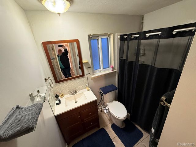 8066 Coventry Street, Westland, MI 48185