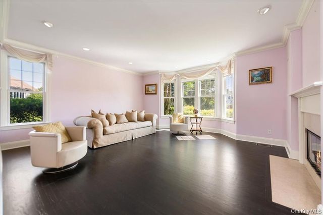 53 Pembroke Drive, Glen Cove, NY 11542