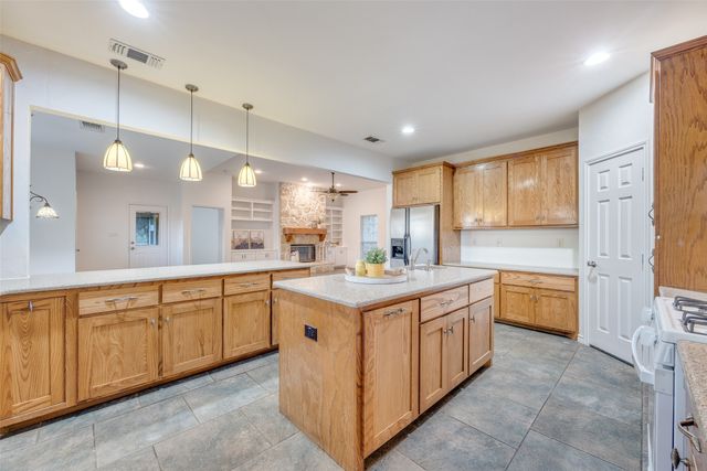 2 County Road 4725, Leonard, TX 75452