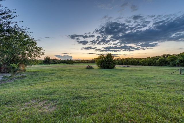 2 County Road 4725, Leonard, TX 75452