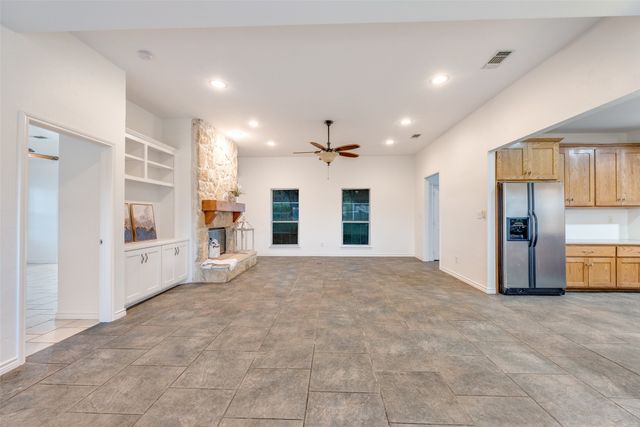 2 County Road 4725, Leonard, TX 75452