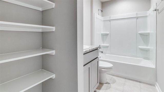 2208 Savannah View Drive, Lake Charles, LA 70607