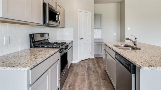 2208 Savannah View Drive, Lake Charles, LA 70607