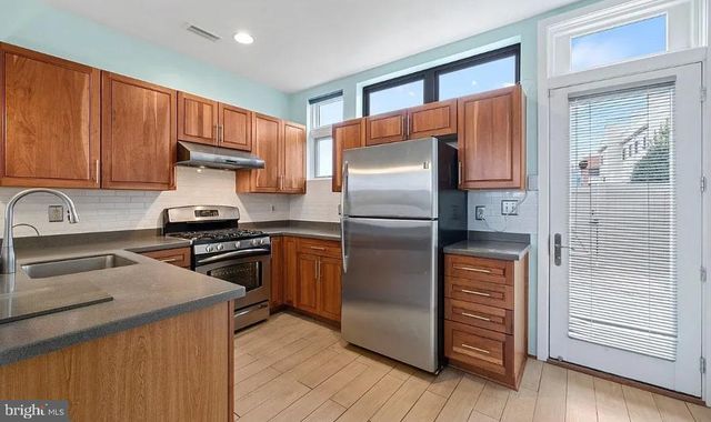 928 WALLACE ST, Philadelphia, PA 19123