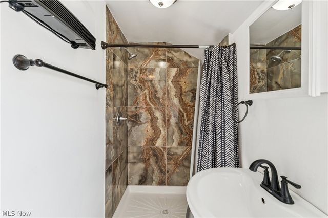 5039 Fairlawn Road, Lyndhurst, OH 44124