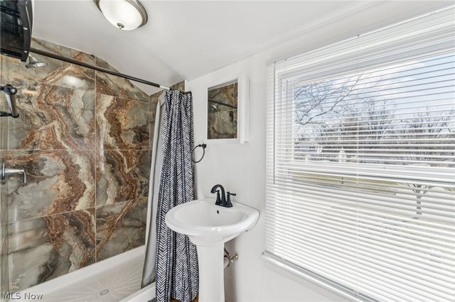 5039 Fairlawn Road, Lyndhurst, OH 44124