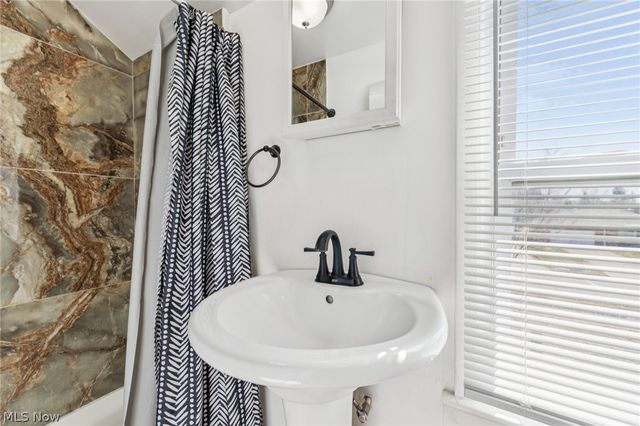 5039 Fairlawn Road, Lyndhurst, OH 44124