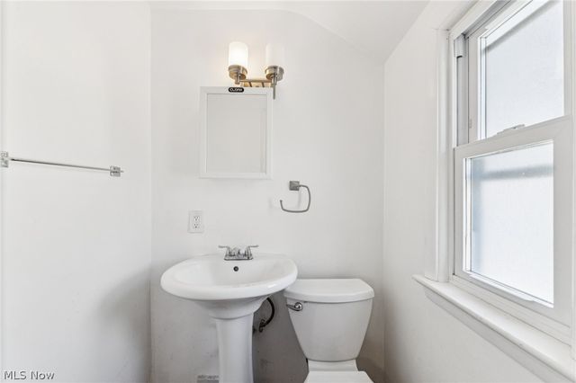 5039 Fairlawn Road, Lyndhurst, OH 44124