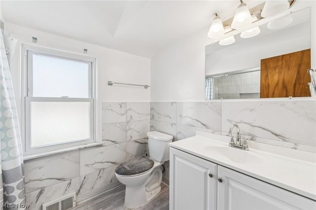 5039 Fairlawn Road, Lyndhurst, OH 44124