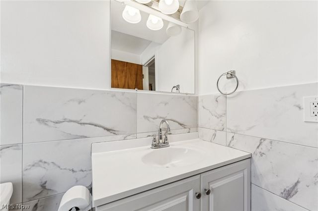 5039 Fairlawn Road, Lyndhurst, OH 44124