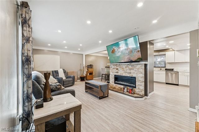 5039 Fairlawn Road, Lyndhurst, OH 44124