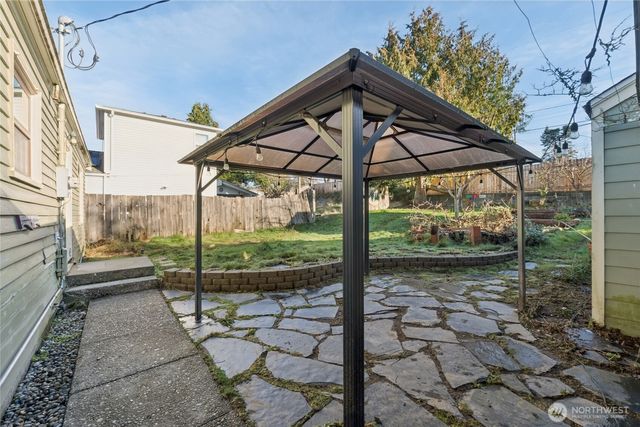 15208 6th Avenue NE, Shoreline, WA 98155