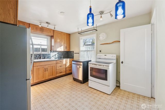 15208 6th Avenue NE, Shoreline, WA 98155