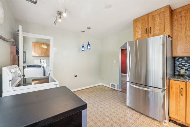 15208 6th Avenue NE, Shoreline, WA 98155