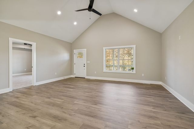 105 Agee Branch Ln, Hickman, TN 38567