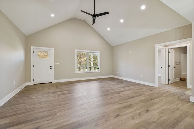 105 Agee Branch Ln, Hickman, TN 38567