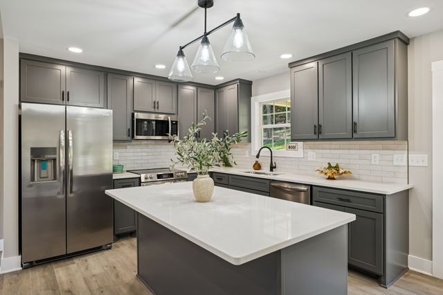 105 Agee Branch Ln, Hickman, TN 38567