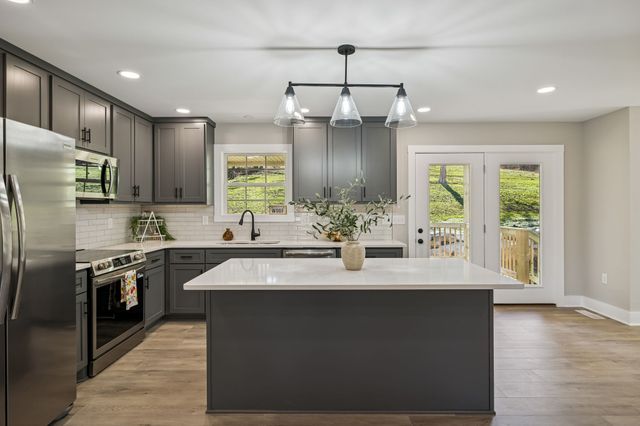 105 Agee Branch Ln, Hickman, TN 38567